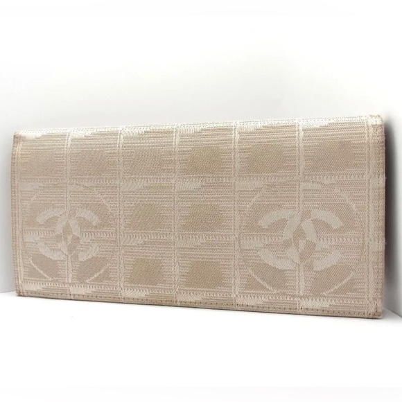 CHANEL Travel Line Continental Wallet 😍🔥❤️ - Picture 3 of 17